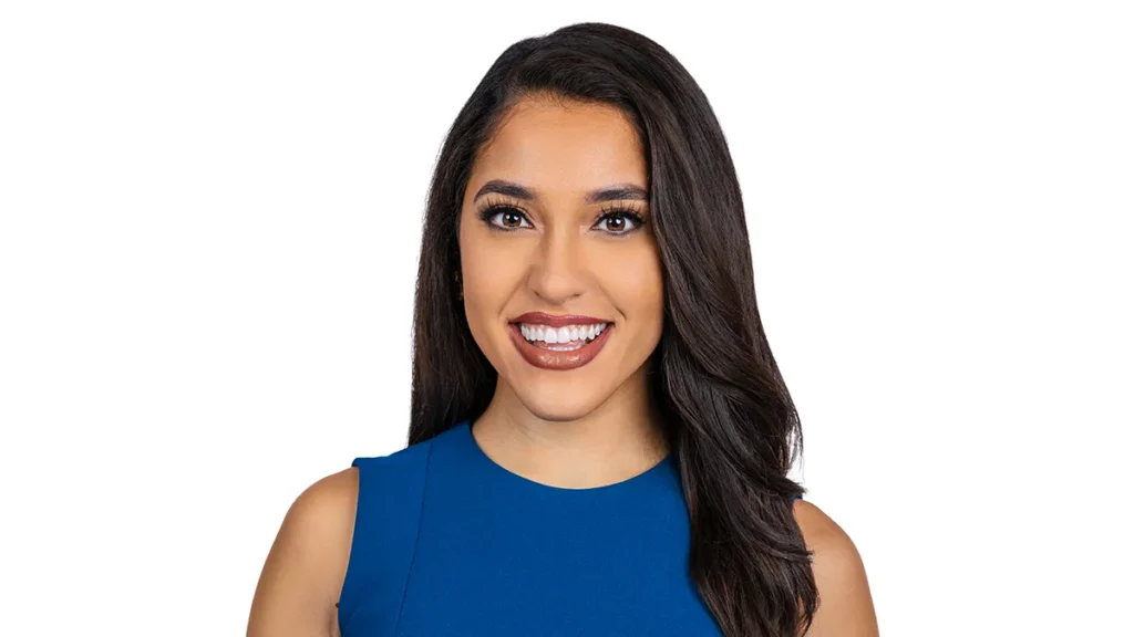 Stephanie Olmo Age, Biography, Height, Weight, Husband, Twin Sister, Net Worth